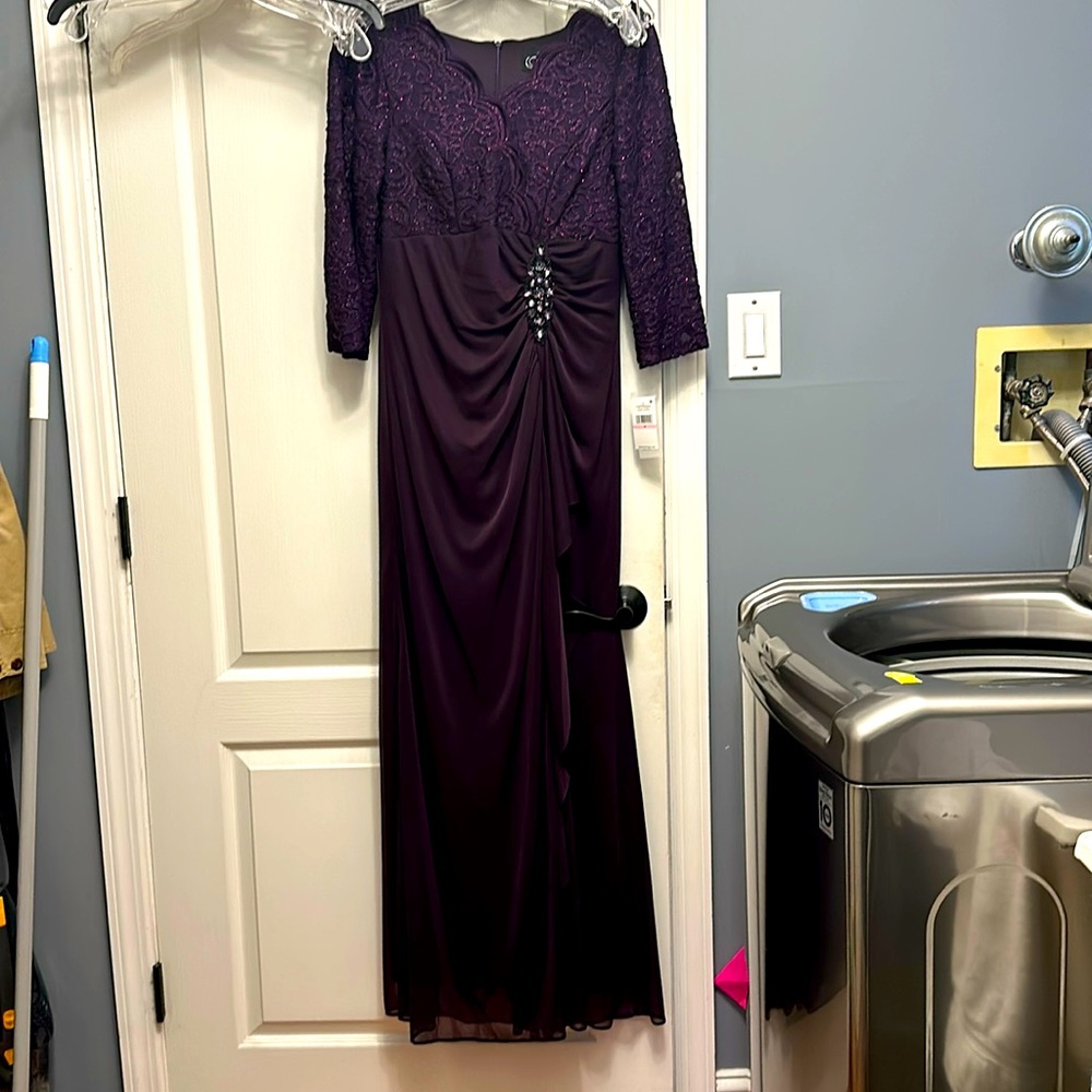 NWT Perfect for holiday formal or winter wedding.